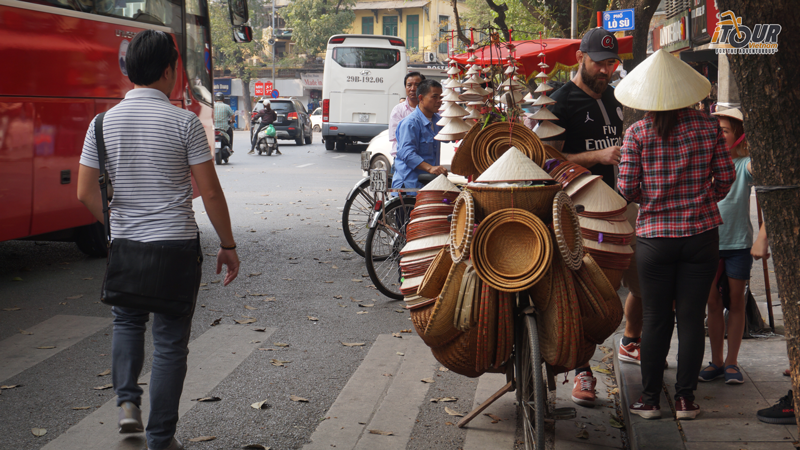 Street vendor scams hanoi